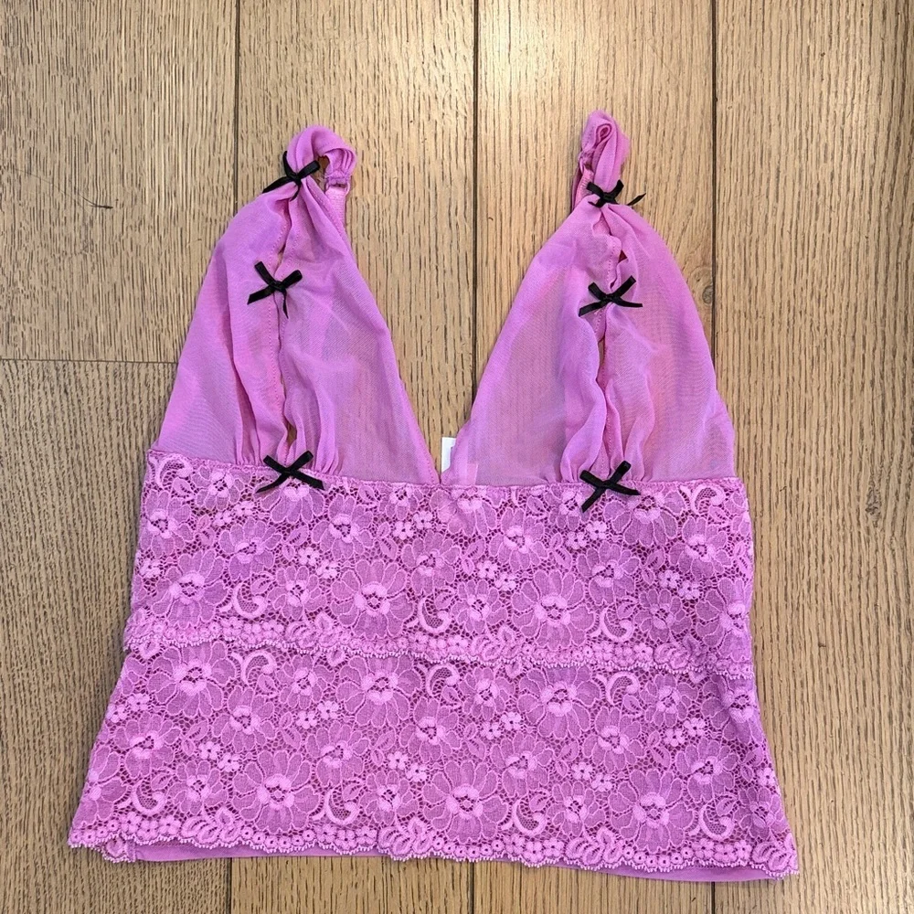 Victoria's Secret Pink Lace and Bows Camisole Size Medium💓💕💗🖤🖤🖤💓💕💗